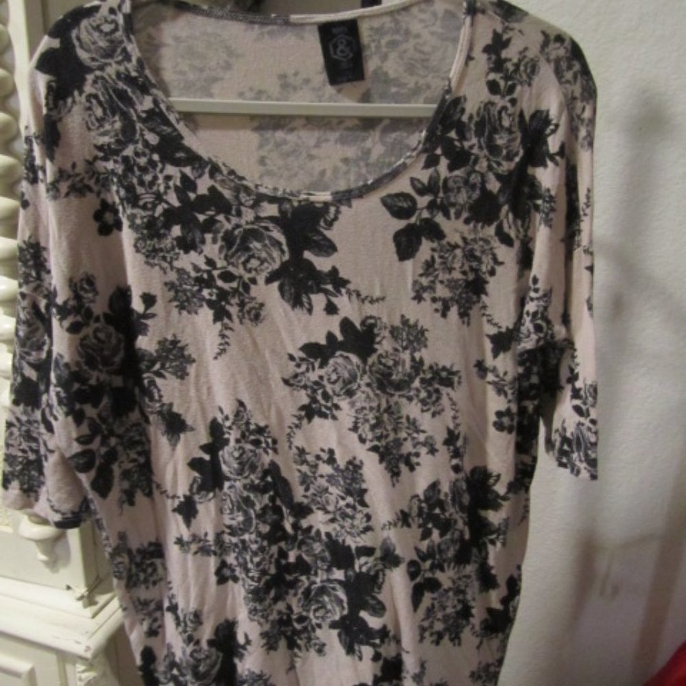 AGNES& DORA TUNIC SZ LARGE
